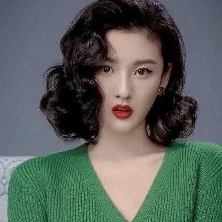 宋祖儿港风再次美出圈,上次像智利,这次像关之琳,真港风代言人