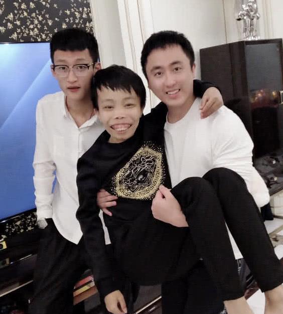 快手散打哥为何不放弃陈山得知真相后,网友好人有好报