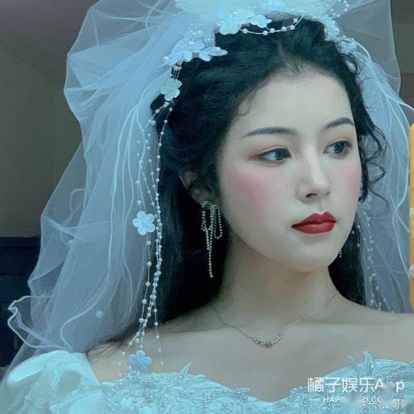 长成这样出门可以横着走吧
