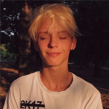 欧美冷淡风男头像,可怕的是为孤单去将就