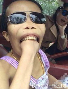 他曾是快手一哥,美女豪车无数,这么丑女友还这么美,真不公平