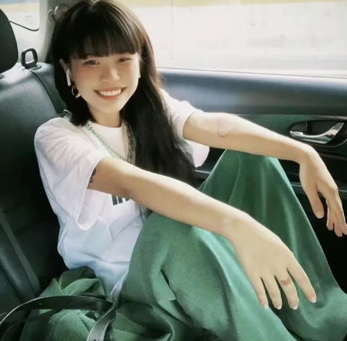 风格小众的复古风女生头像