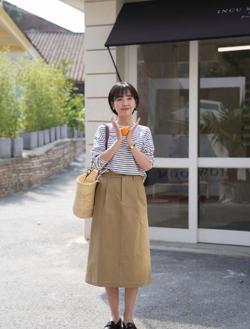 女人到了35岁以后,穿衣打扮尽量高质感一点,优雅又高级