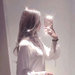 手机遮脸女生看手机的头像