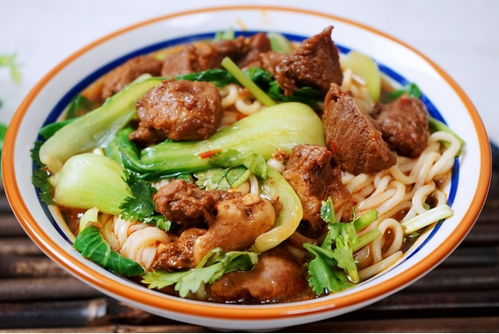 简单好吃的香辣牛肉面,味道特别棒,家常制作很快手
