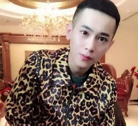 快手大乱又有2位超级网红被封杀,一个被骂低俗,一个却被夸赞