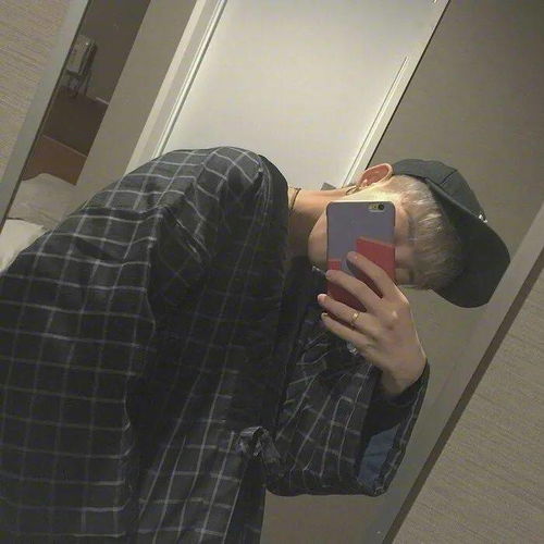 挡脸男
