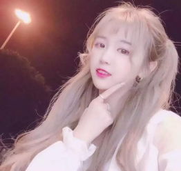杨清柠又作妖,晒后悔药,脸变形不说一头白发更抢眼