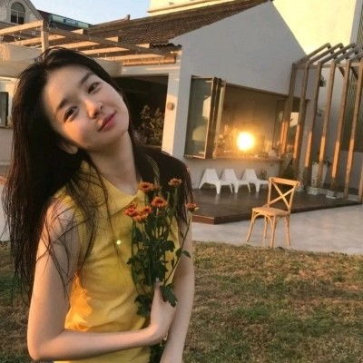 捧花女生头像给自己送花比收到花更浪漫