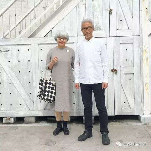 千万别跟爷爷奶奶比时髦,你会输得很惨