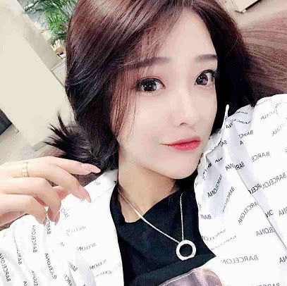 快手三大女神网红一个靠师父,一个靠男友,只有她靠自己努力