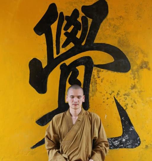 80后最帅法师主持,女土豪为追求送法拉利,出手阔绰可惜无缘