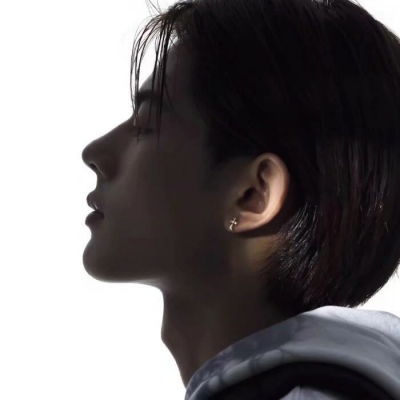 头像女ins高级质感背影小男孩