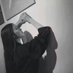 qq黑白头像女生冷酷无字图片熬不过世俗的普通人