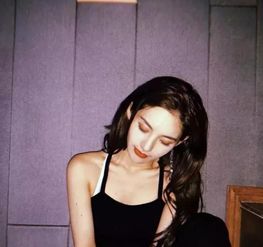 头像女ins高级质感伤感泪点
