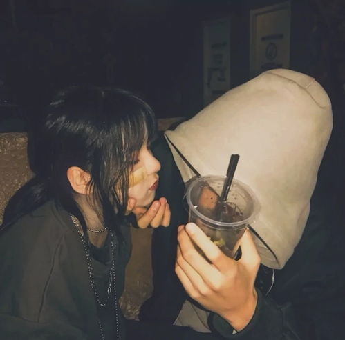 ins港风情侣头像破镜重圆