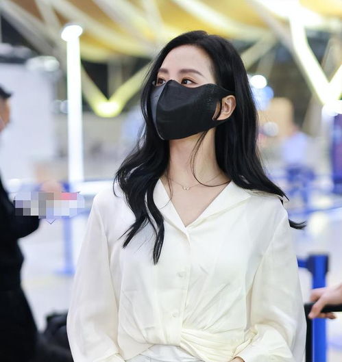 戛纳红毯第四弹汤唯勒出副乳,巩俐红衣飒爽,钟楚曦美得高级