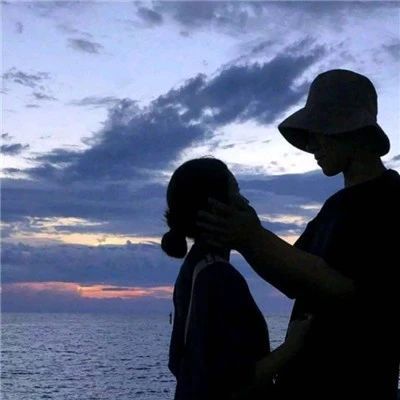 恋爱给喜欢的女生发信息,她有时才回复你,应该怎么办