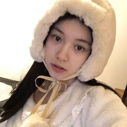 漫画脸酷炫少女火遍抖音,结果腿也是p的