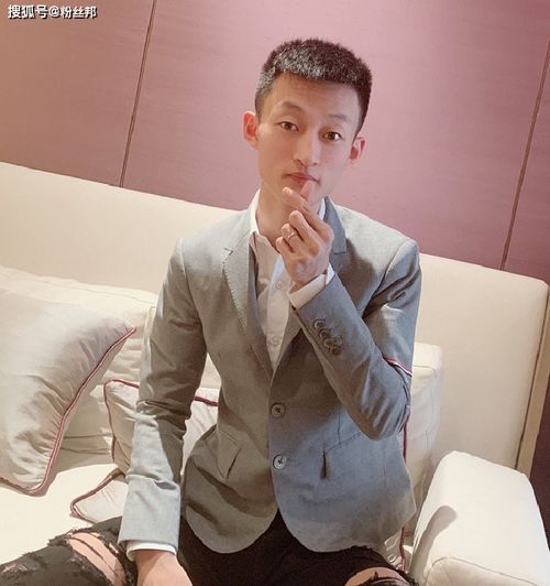 祁天道出狱归来,在散打哥活动出声演唱,但劣迹艺人复出困难