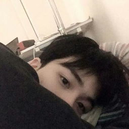 有哪些男士的背影图片可以当头像的黑色的,冷酷的那种