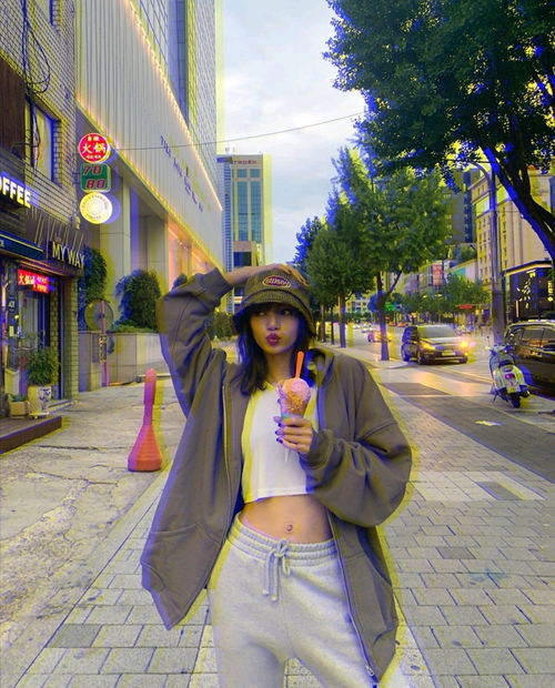 blackpink8月前期lisa和jisooins更新照片