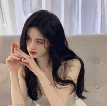 难怪鞠婧祎一直不留刘海罕见刘海造型曝光后,网友小妹妹恋爱吗