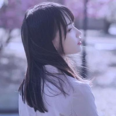 女生头像寻了半年的春天,你一笑便是了588