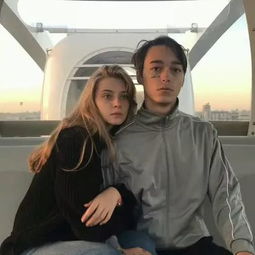 每日笑话茶餐厅里,邻桌有一对年轻男女,我隐约听见是男孩在对女孩提出分手
