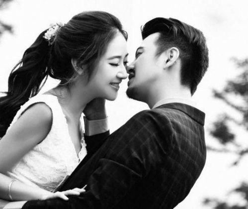 跟老公回老家过年,婆婆给我夹菜后做了一个动作,老公让我滚