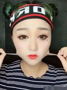 抖音美女新婚后直播卸妆,看到嘴里拿出来的东西后,新郎不淡定了