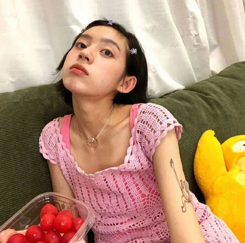 风格小众的复古风女生头像