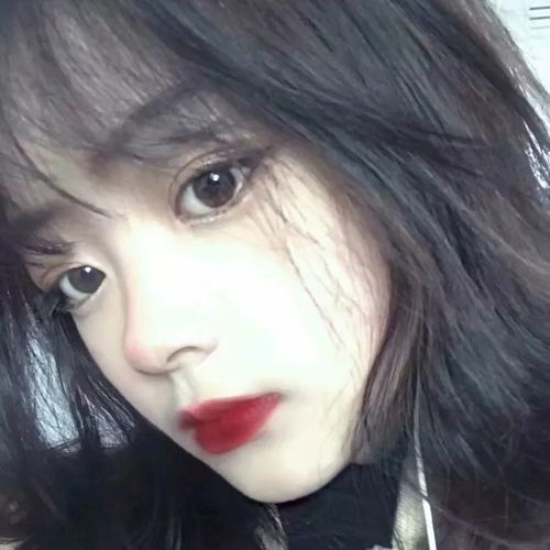 女生头像在大环境里逃避现实,小环境里钻牛角尖