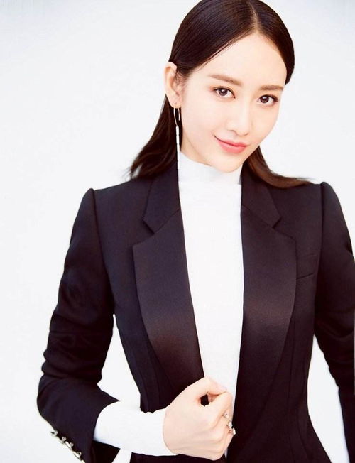 真人女头像ins高级质感西装
