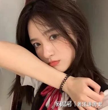 和女友参加婚前脱单旅游团,我却抽到了隔壁舞蹈老师的帐篷