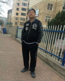 男子公交性骚扰后打车逃跑,被姑娘霸气拦下出租......