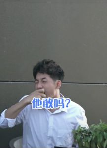 抖音街探社这是又要火一个男孩子吗不笑你打我
