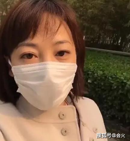 前央视主持劳春燕罕露面,48岁保养得当似少女,才女如今变网红