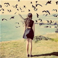 大海的气息,海鸥的声音,海边女生背影图片头像