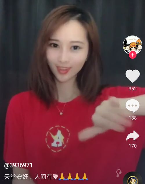 22岁抖音女孩商城抓娃娃,男友行为令人发指