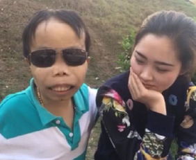 最逆袭网红从穷到要饭吃,到买宾利不眨眼,他女友长这样