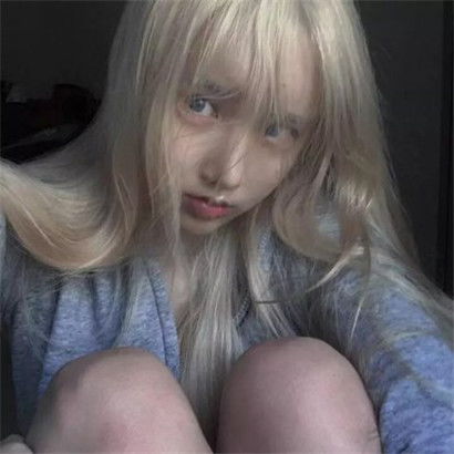 好看欧美女生头像,冷酷的眼神太有气质了