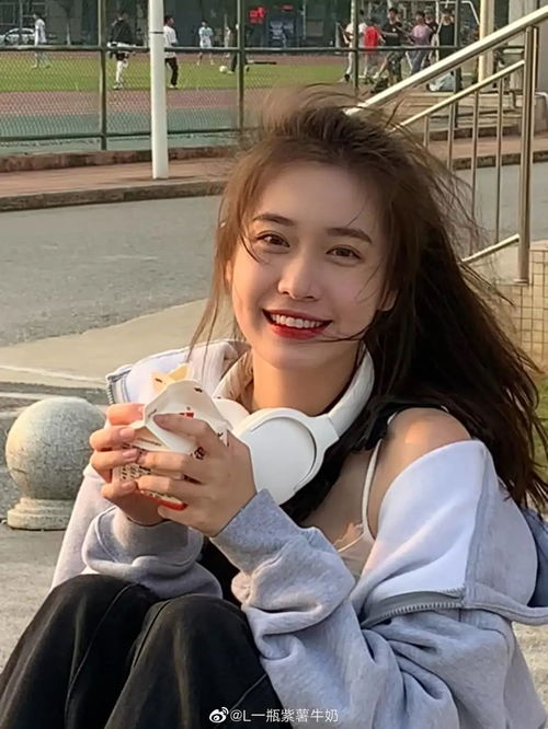 这张忧郁的甜妹脸,随便一张都是会被美少女们拿来做头像的程度