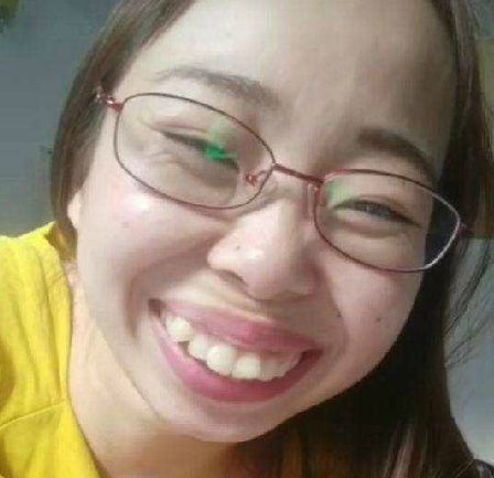 其貌不扬却一夜爆红,直播2小时收入100万,提到女儿才知生活不易