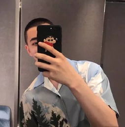 头像我们的故事以我打扰开始,以我多余结束