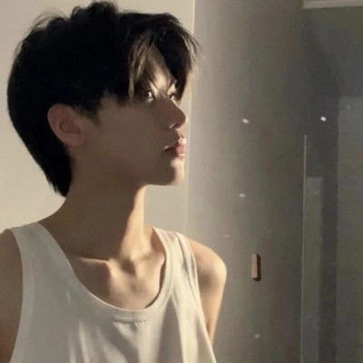 ins高冷男生头像冷漠我是你想不到的意外惊喜