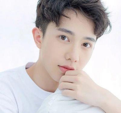 明明万人迷却在爱情中很卑微的星座,爱上一个人,就死心塌地