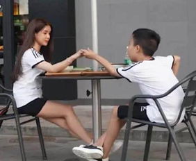 快手最丑土豪买超跑住千万豪宅,被封后他的女友现在成了这样