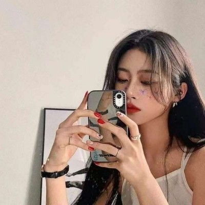 头像女ins高级质感冷淡风平胸