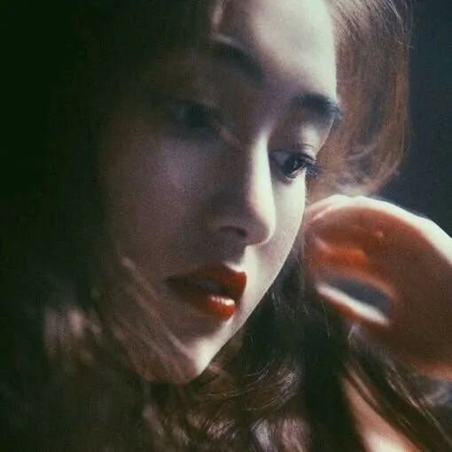 复古的女生高清头像
